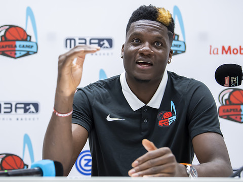 Clint Capela recharge ses batteries en Suisse avant de repartir