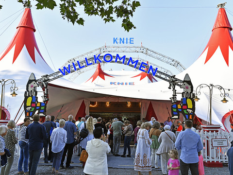 La tournée du cirque Knie lancée par Bastian Baker à Rapperswil