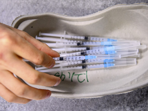 Suisse: 47,9% de la population entièrement vaccinée, selon l'OFSP