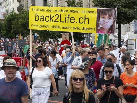 Près de 800 personnes manifestent à Genève contre les restrictions