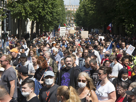 Plus de 200'000 manifestants en France contre le pass sanitaire