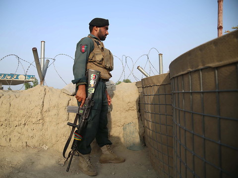 Poursuite des combats pour stopper les talibans devant des villes
