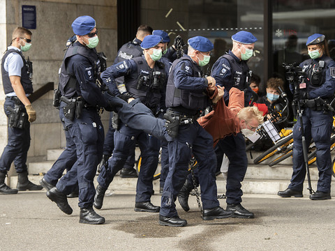 UBS et Credit Suisse visés par des activistes du climat à Zurich