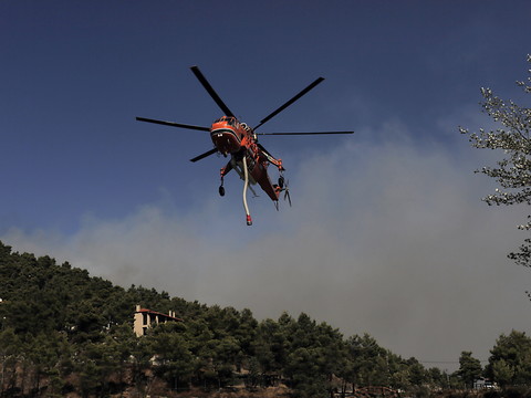 Les incendies font rage en Turquie et en Grèce