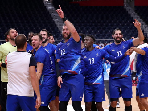 Doublé handball/volleyball pour la France