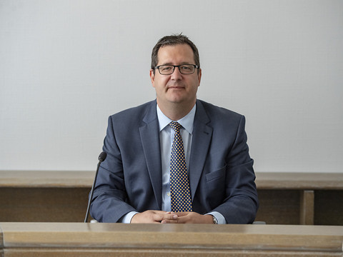 Un ancien procureur fédéral extraordinaire critique la justice