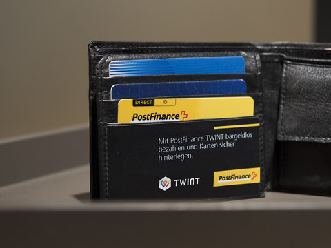 Postfinance relève la limite pour le paiement sans contact