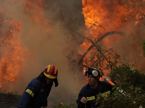 Incendies en Grèce: panorama apocalyptique sur l'île d'Eubée