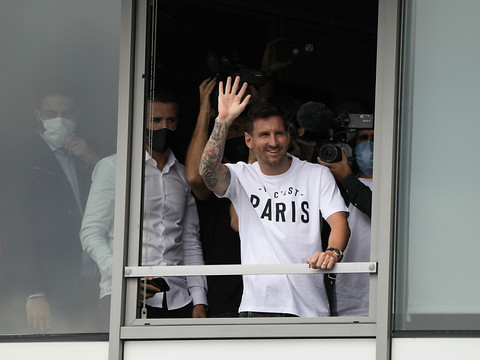 Paris accueille Messi comme un roi