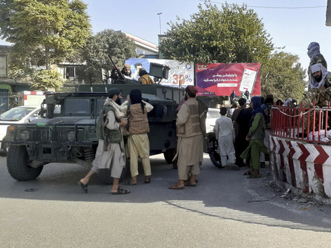 Le président Ghani au nord du pays pour mobiliser face aux talibans