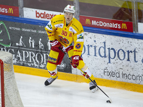 Janis Moser a signé son contrat avec les Coyotes
