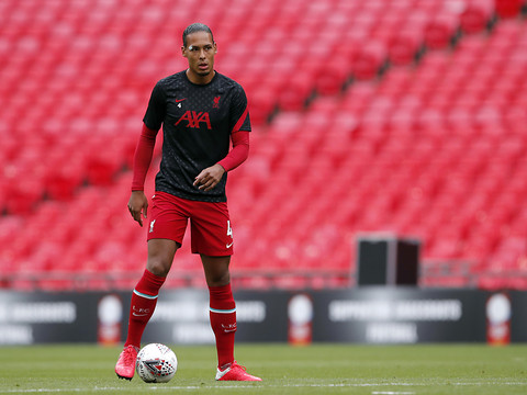 Van Dijk prolonge à Liverpool jusqu'en 2025