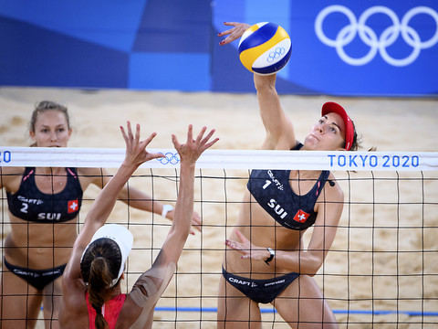 Nina Betschart et Tanja Hüberli sauvent trois balles de match