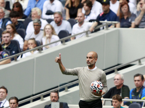 Premier League: le champion trébuche d'entrée