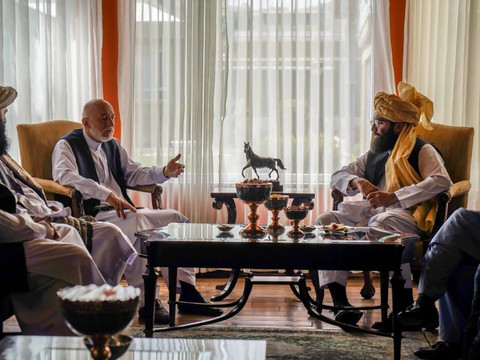 Des responsables talibans rencontrent d'ex-hauts dirigeants afghans