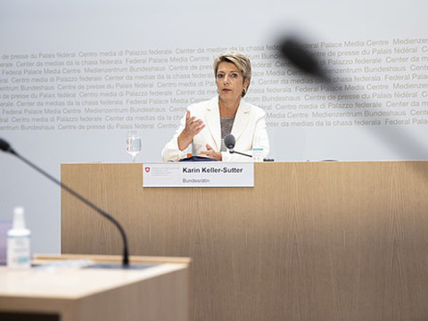 Réfugiés afghans: Mme Keller-Sutter défend l'absence de contingents