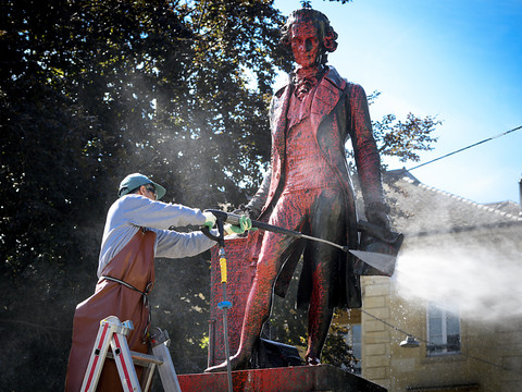 Neuchâtel: des réponses à la polémique touchant à la statue de Pury