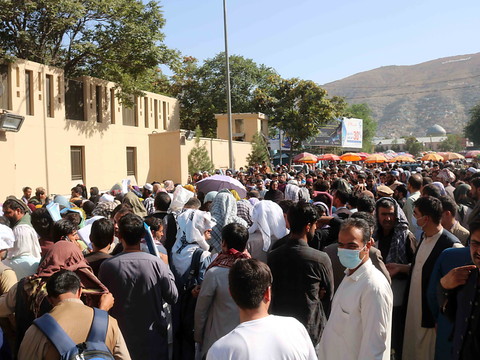 L'angoisse grandit pour des milliers d'Afghans pressés de fuir