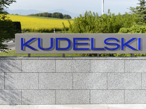 Kudelski reste dans le rouge au 1er semestre, objectifs confirmés