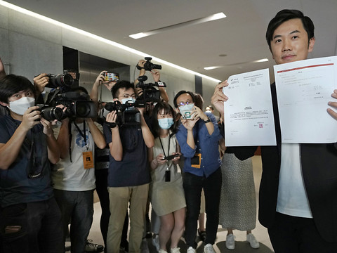 Hong Kong: une commission procède à la première disqualification d'un député