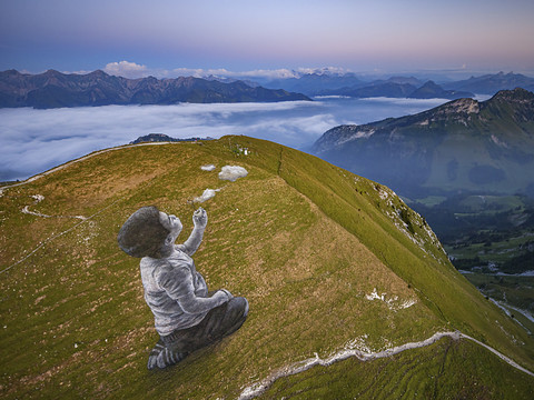 Fresque géante de l'artiste franco-suisse Saype sur le Moléson (FR)