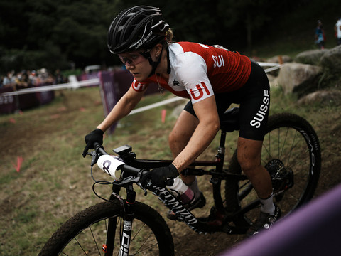 Frei première championne du monde de short-track