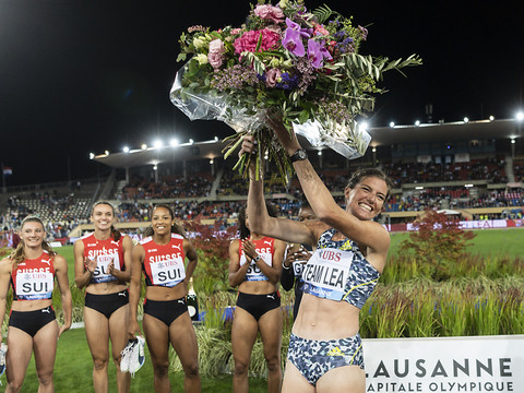 Un relais 4x100 battu et une Lea Sprunger fleurie