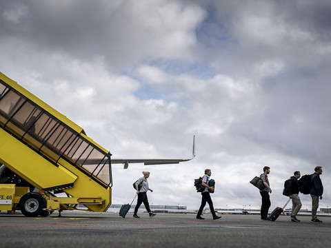 Les dernières évacuations reprennent à l'aéroport après l'attentat