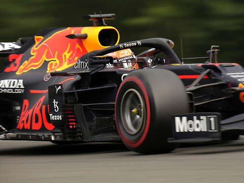 Verstappen domine les essais libres de vendredi