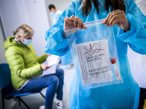 Valais: il faudra un certificat Covid pour accéder à l'hôpital