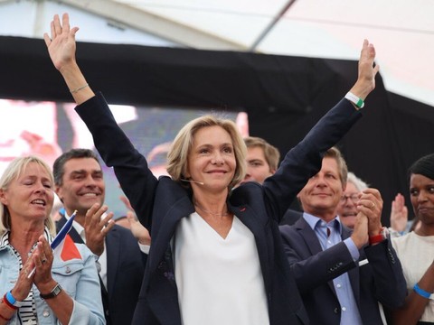 La droite française, en rentrée dispersée, promet de jouer 