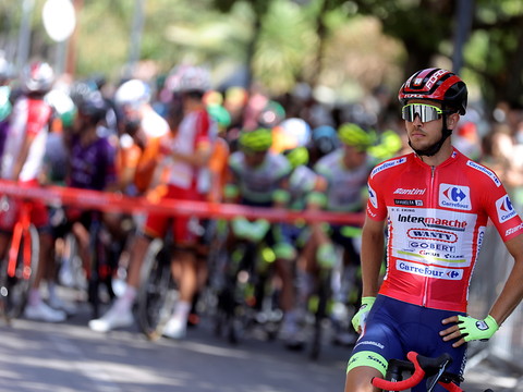 Bardet l'emporte en solitaire au sommet du Pico Villuercas