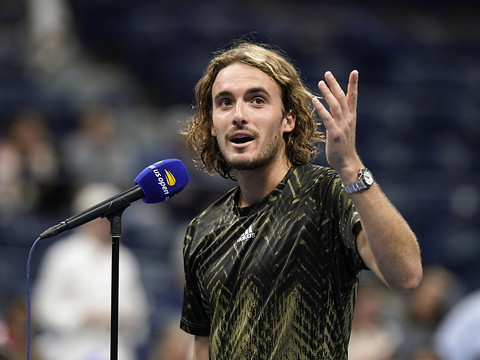 Tsitsipas qualifié et hué pour une pause vestiaire