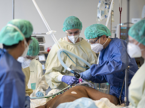 Soins intensifs remplis à Zurich: appel d'urgence à la vaccination
