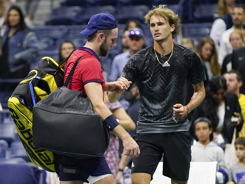 Zverev profite de l'abandon de Sock