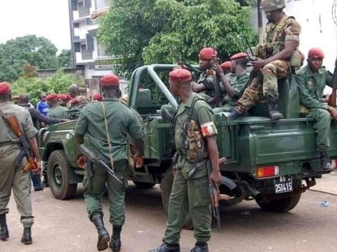 Guinée: les putschistes convoquent autoritairement les anciens ministres