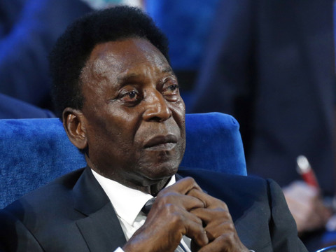 Pelé opéré d'une tumeur 