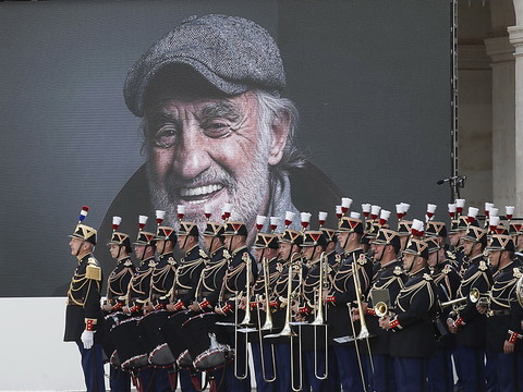 La France a rendu un hommage national à Belmondo aux Invalides