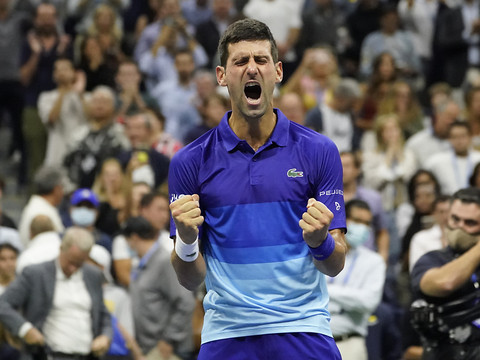 Djokovic rejoint Medvedev en finale