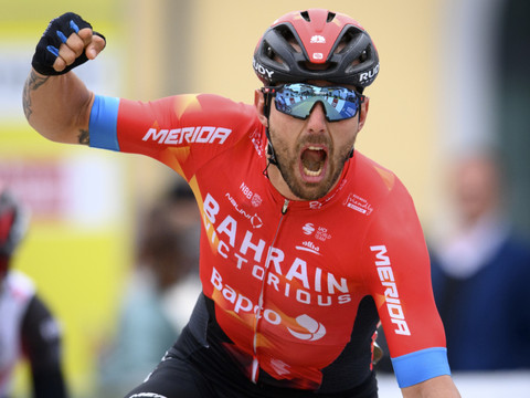 Sonny Colbrelli gagne la course en ligne à Trente