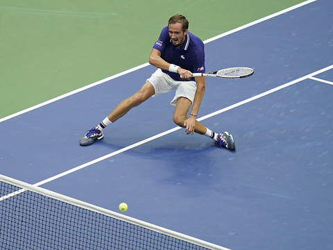 Medvedev brise les rêves de grandeur de Djokovic
