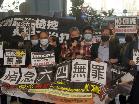 Hong Kong: prison pour 9 militants ayant participé à des veillées pour Tiananmen