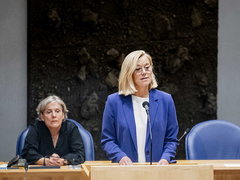 La ministre néerlandaise de la Défense démissionne à son tour