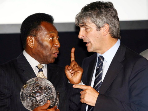 Bref retour de Pelé en soins intensifs