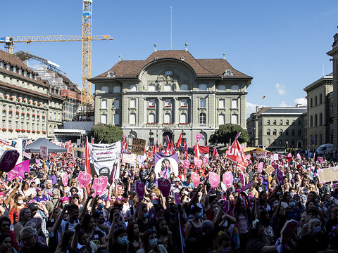 Réforme de l'AVS: 15'000 personnes à Berne selon les syndicats