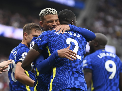 Premier League: Chelsea et Man U rejoignent Liverpool en tête