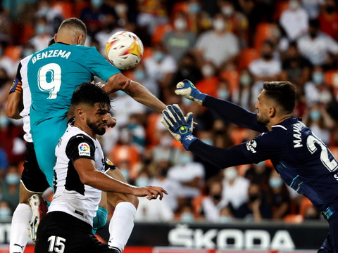 Le Real Madrid reste leader de la Liga après avoir renversé Valence