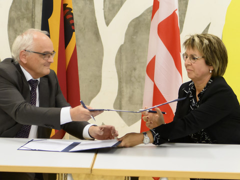 Les gouvernements bernois et jurassien signent la feuille de route