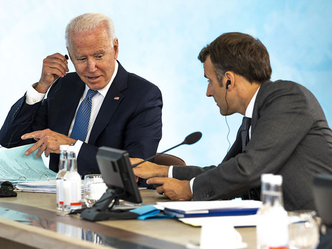 Sous-marins: Macron et Biden promettent de restaurer 