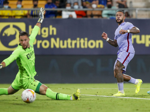 Liga: Barcelone avance au ralenti